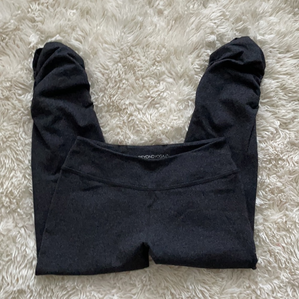 Beyond Yoga Essential Ruched Capris